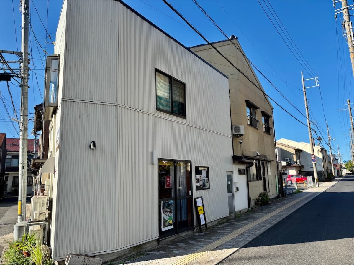 松江市寺町の『ラボキッチン』の外観。