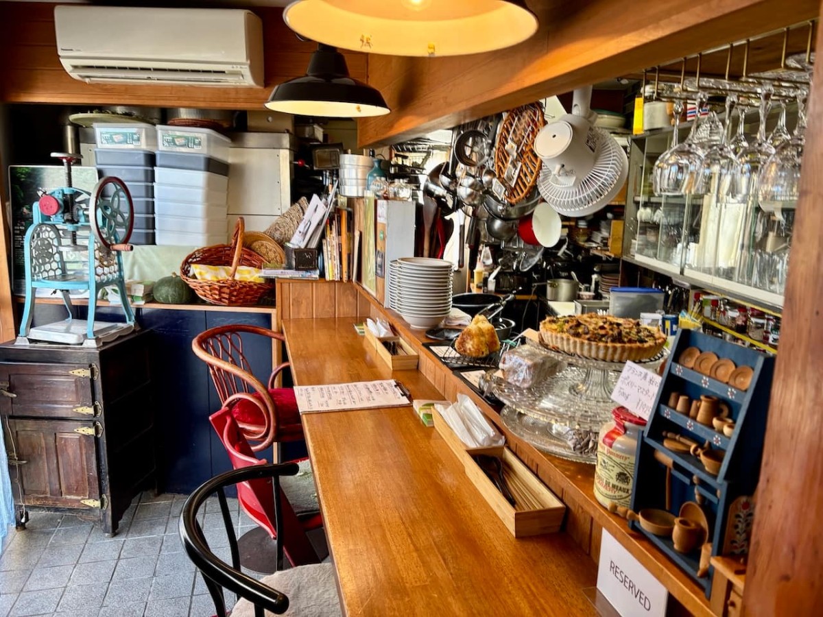 松江市寺町の『ラボキッチン』の内観。