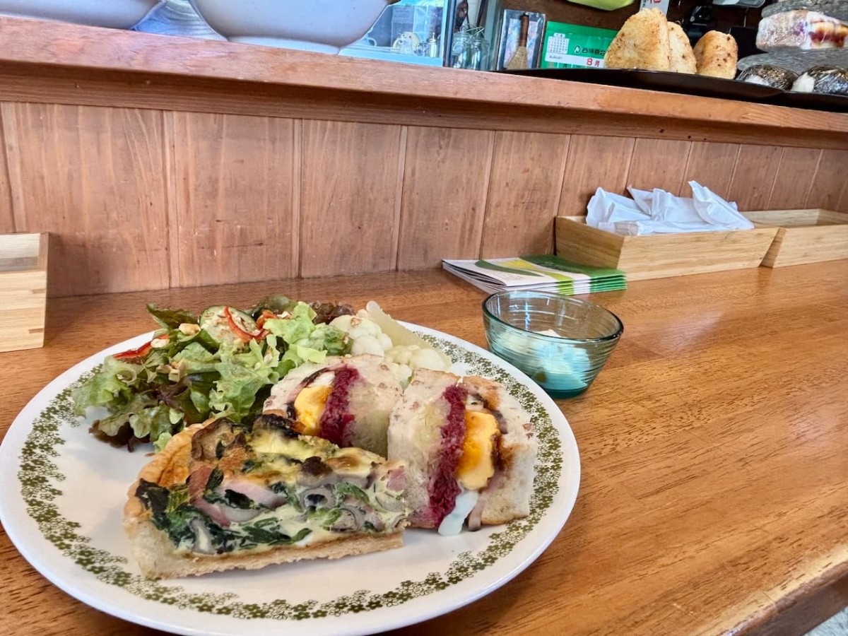 松江市寺町の『ラボキッチン』のカウンター席。