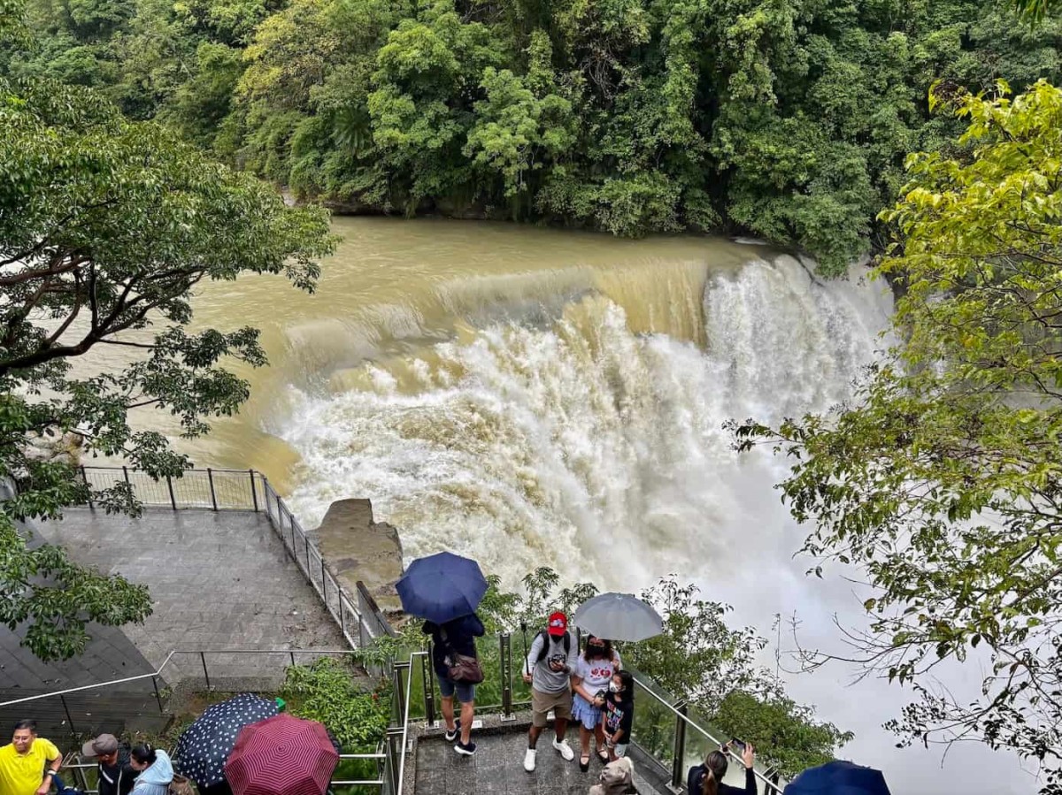 台湾の十分にある「十分瀑布」。