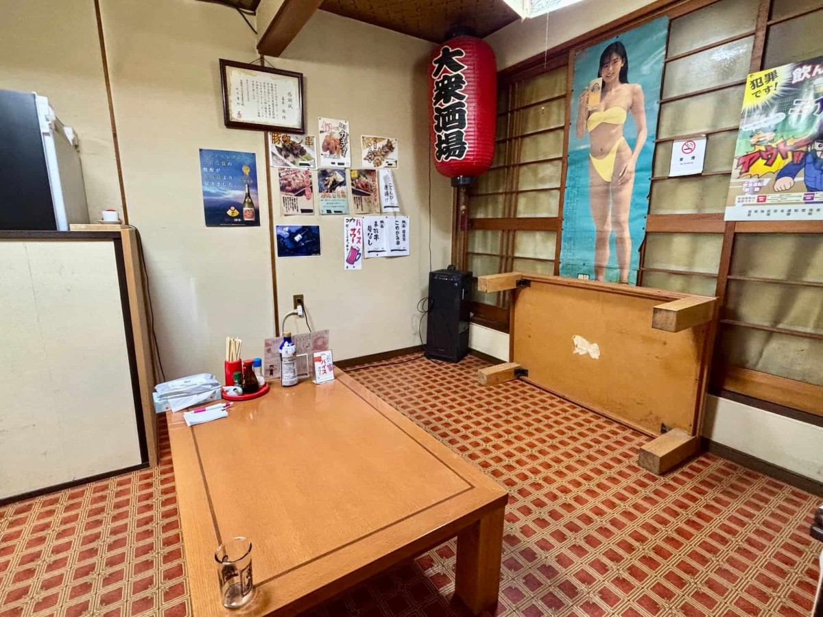 島根県雲南市にある『大衆酒場かもと』の座敷。