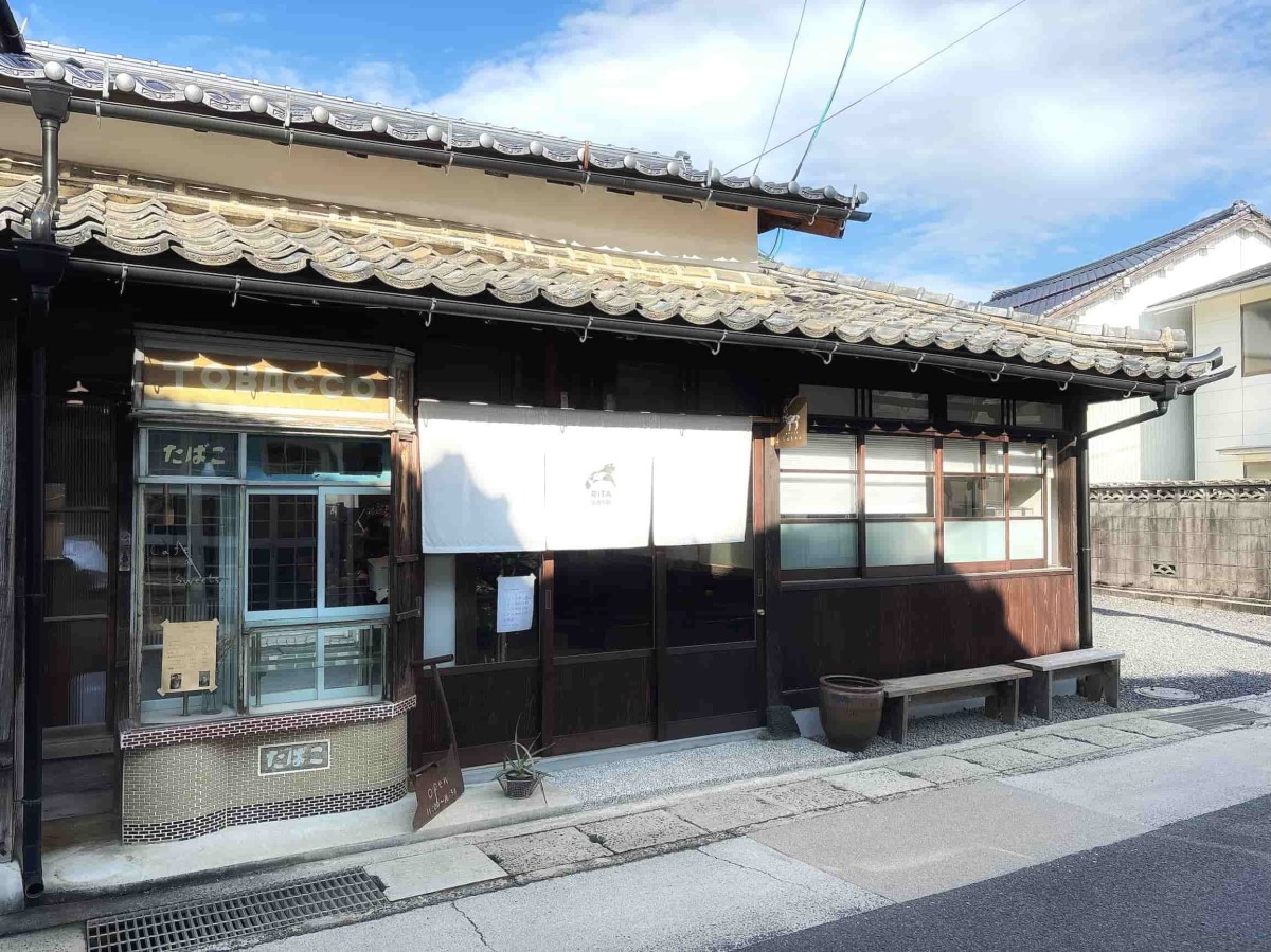 出雲市平田町の『おやつ工房Lukka』の外観。