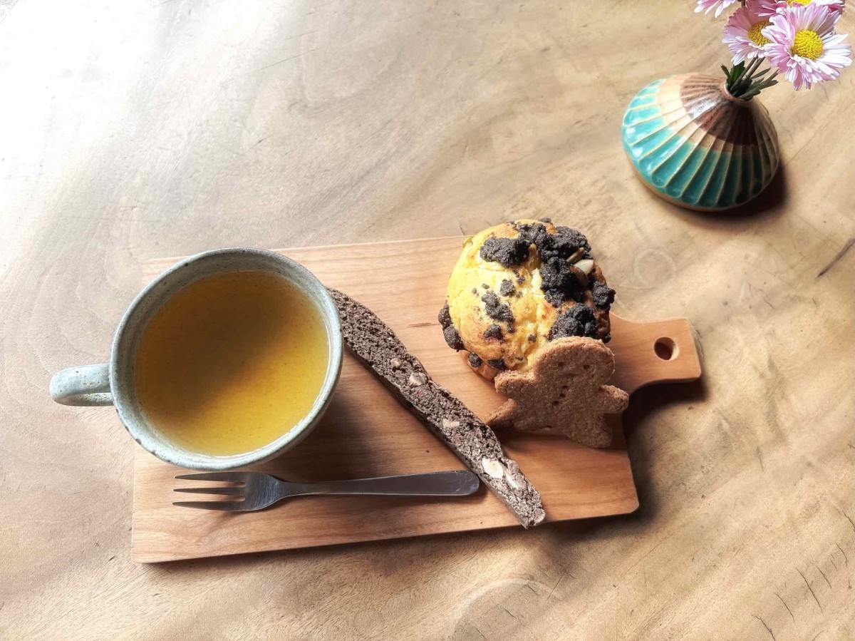 出雲市平田町の『おやつ工房Lukka』のドリンクとお菓子。