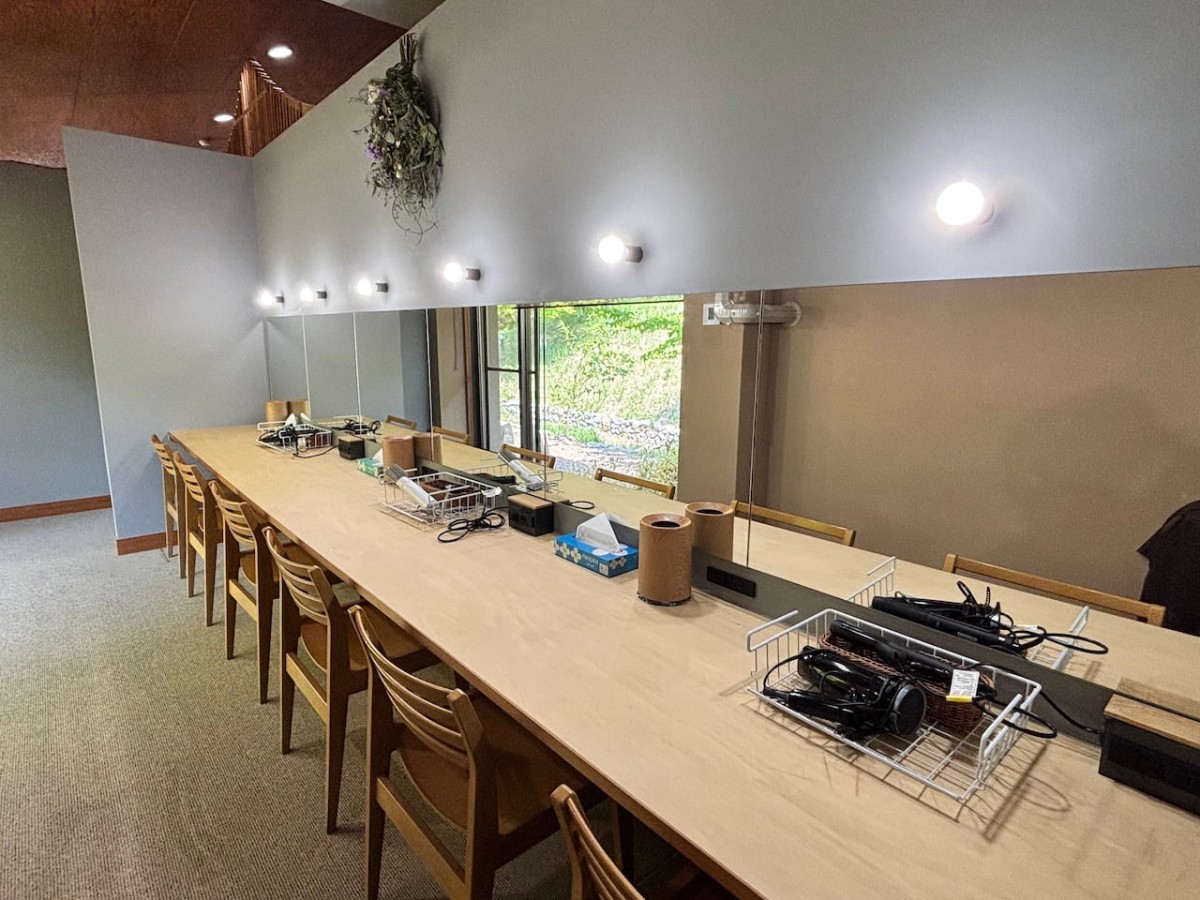 島根県邑南町にある『いわみ温泉 霧の湯』の「パウダールーム」