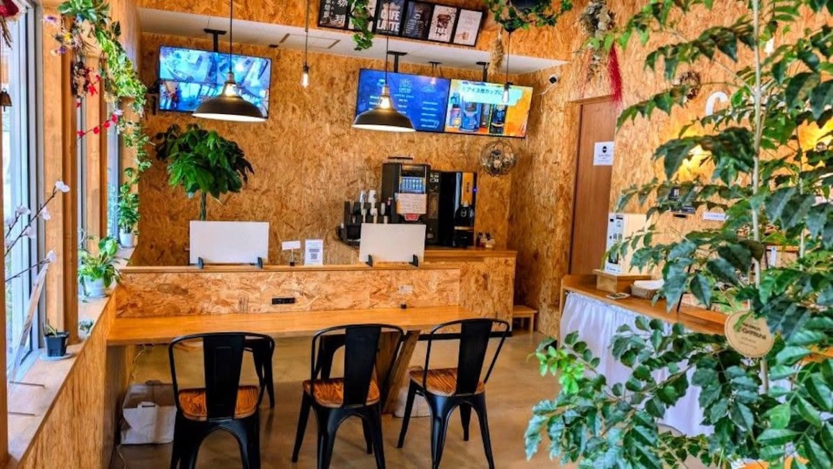 米子市の『cafe.self.labo』の店内