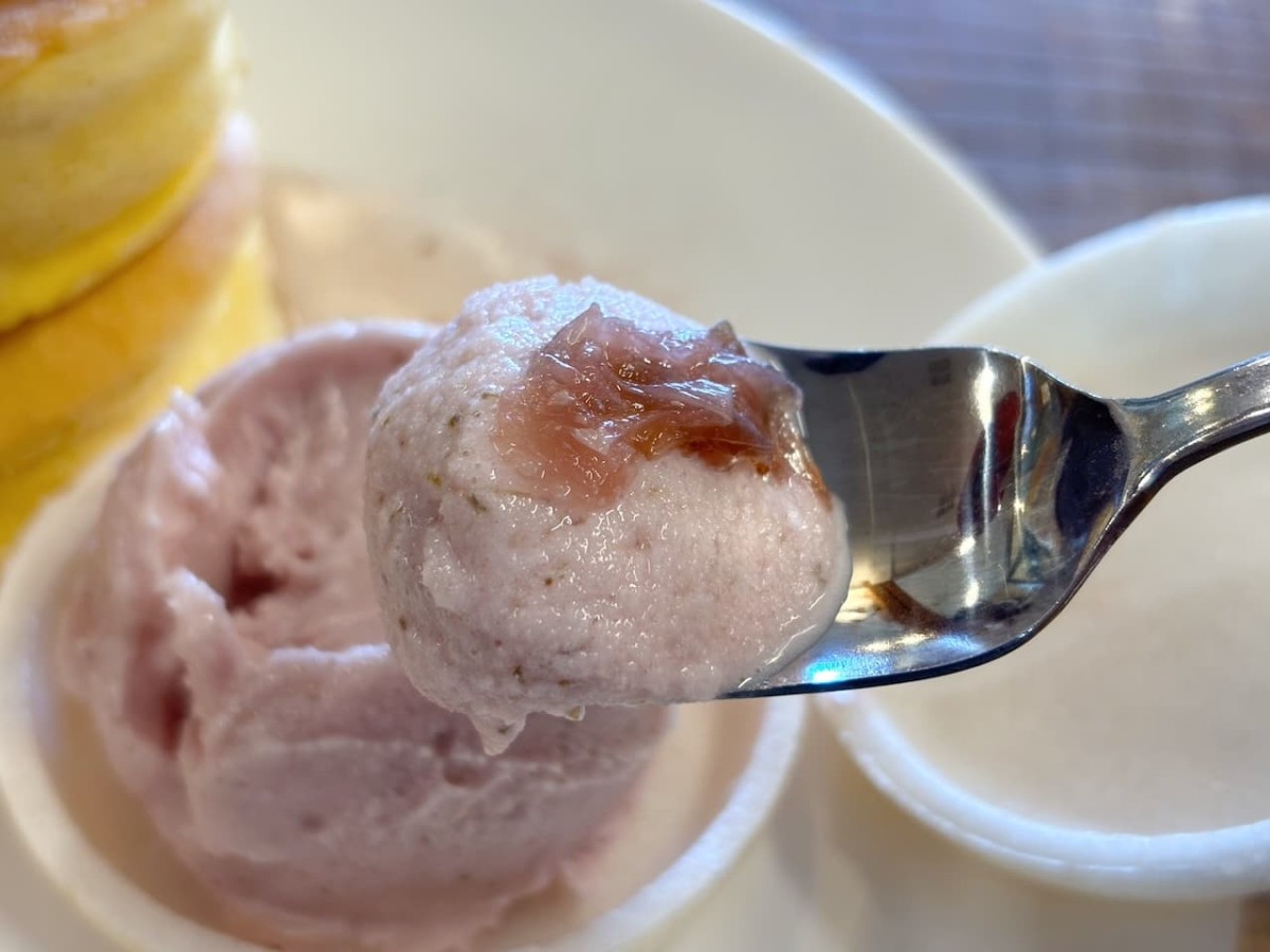 島根県大田市の『春光園』の「さくらパンケーキ」の桜アイス。