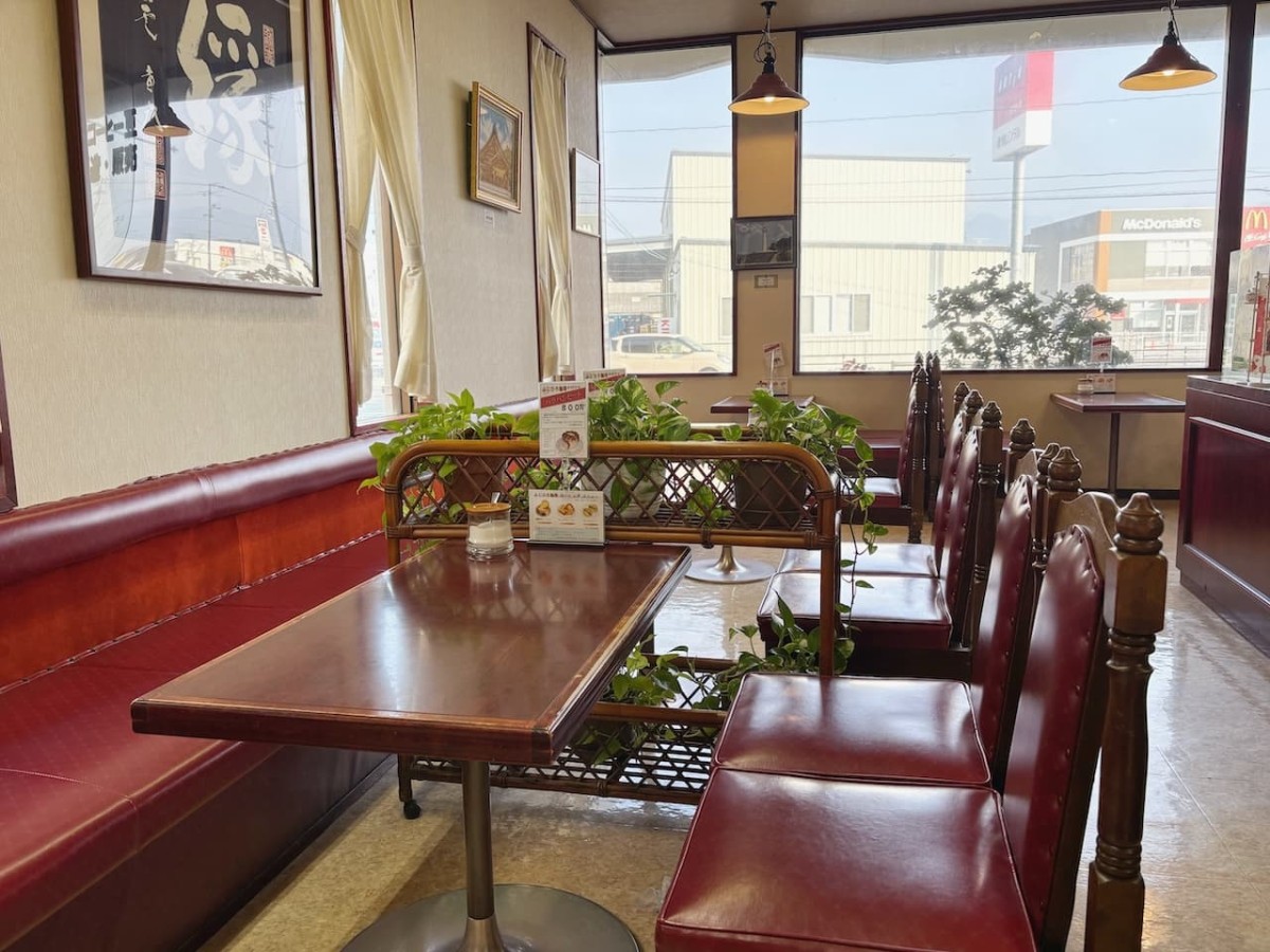 島根県出雲市の『ふじひろ珈琲』の内観。