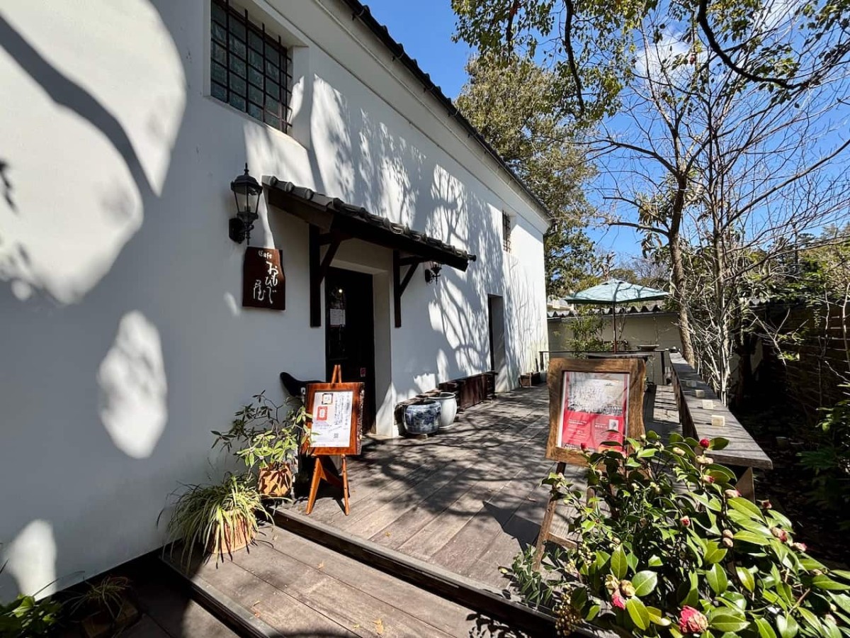 島根県出雲市の『おもひで屋』の外観。