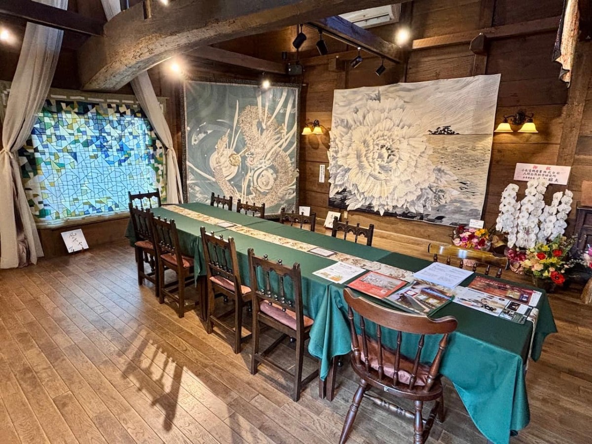 島根県出雲市の『おもひで屋』のギャラリーの様子。