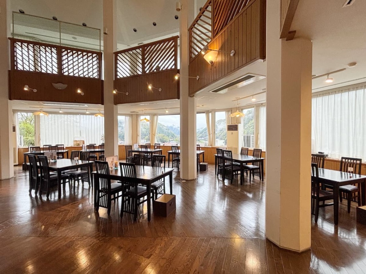 島根県美郷町のジビエ料理専門店『たまりば邑』の店内