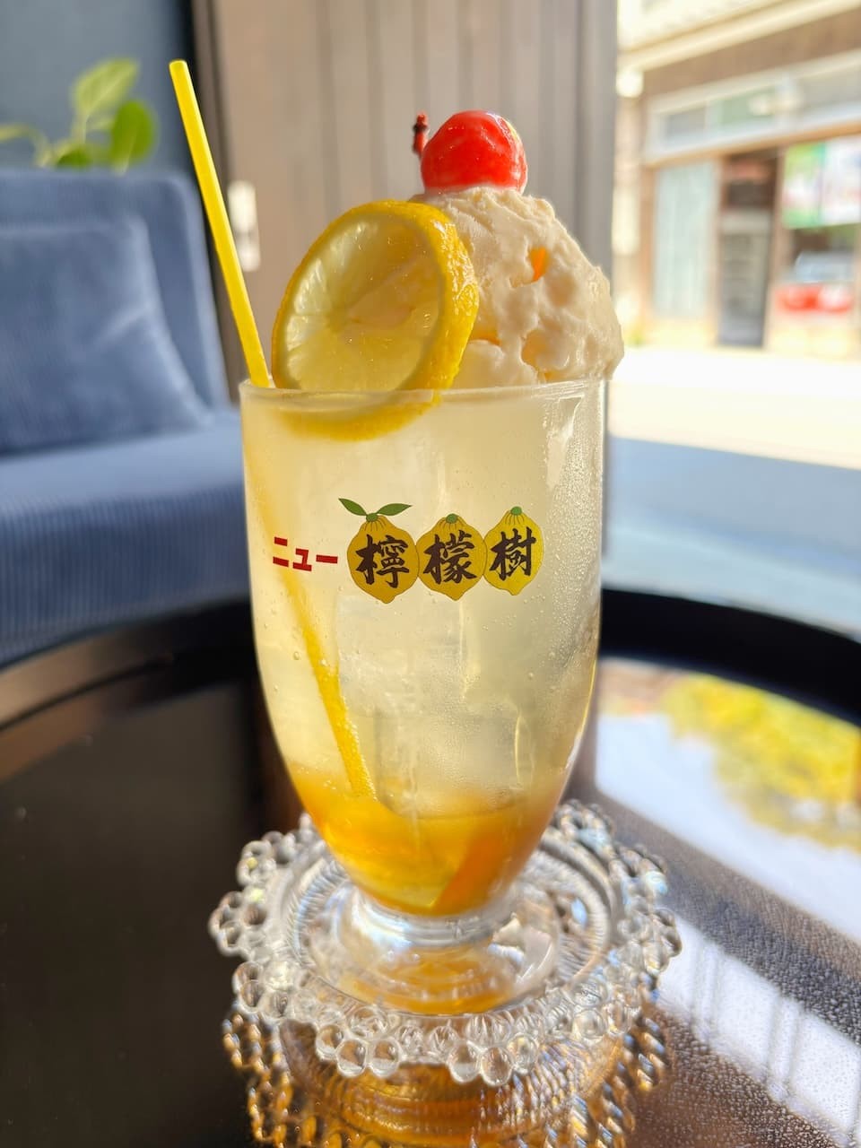 島根県大田市温泉津町の『ニュー檸檬樹』の「檸檬クリームソーダ」。