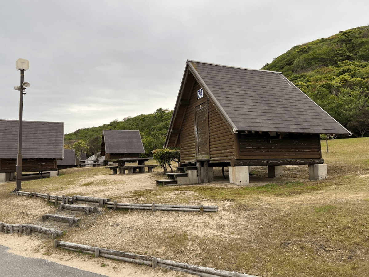 島根県浜田市にある『石見海浜公園』のロッジ