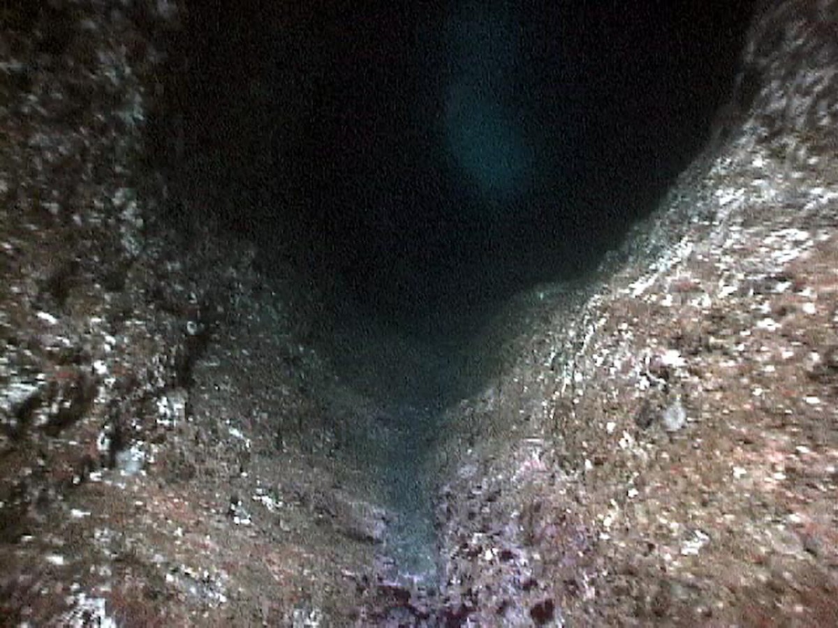 島根県出雲市日御碕にある経島の海底遺跡