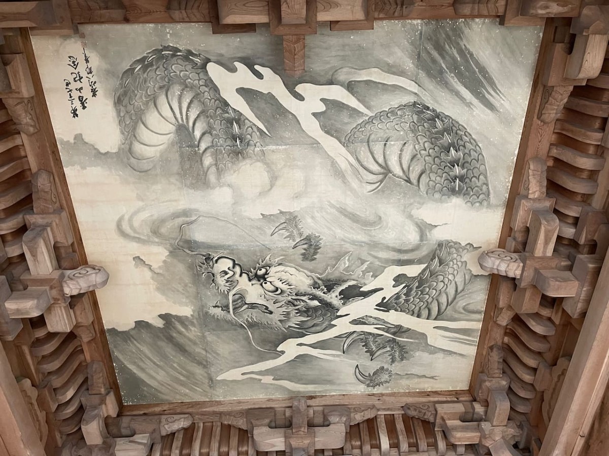 島根県安来市にある雲樹寺の仏殿の天井の雲龍図