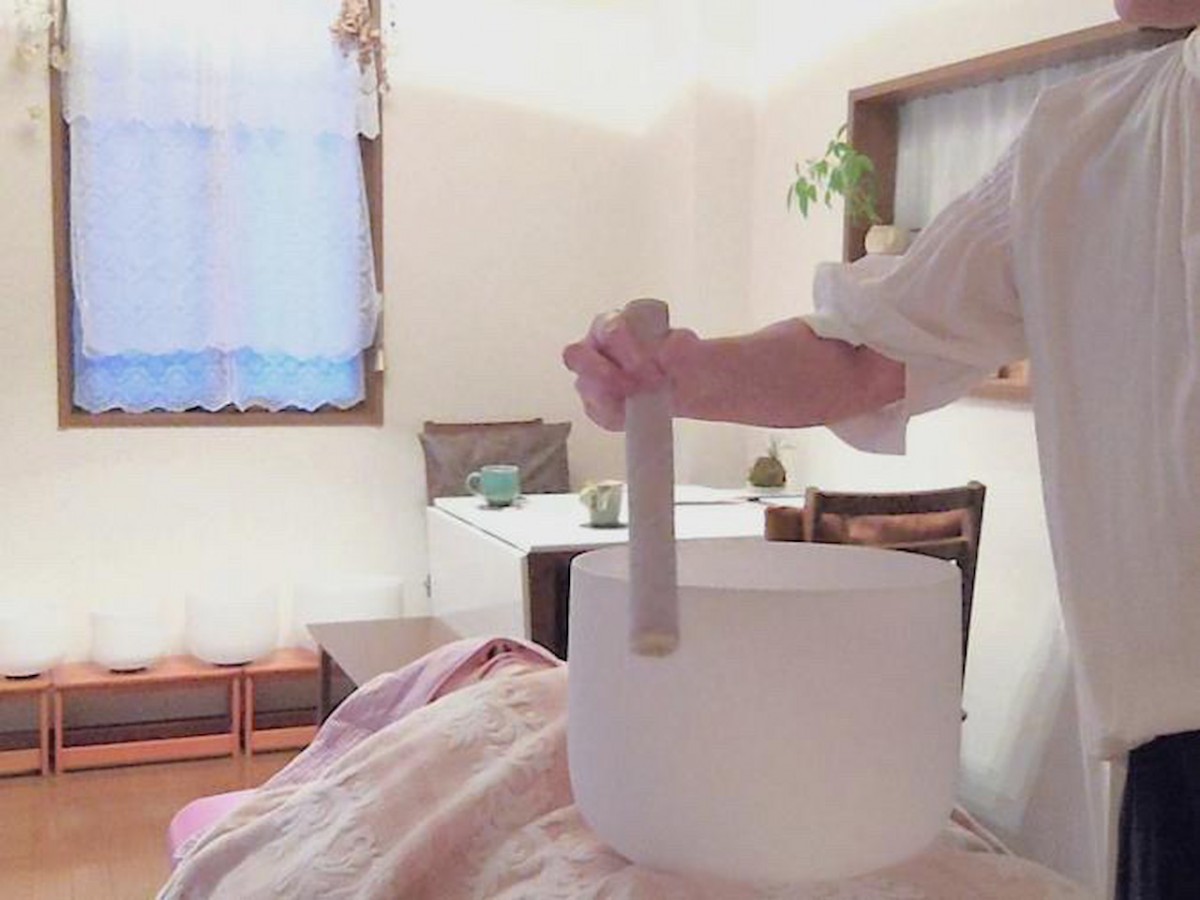 鳥取県米子市にある腸もみサロン日和の顔つぼ&ヘッドスパ