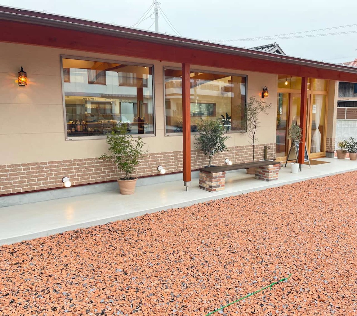 島根県安来市にあるレストラン『ワライカワセミ』の駐車場