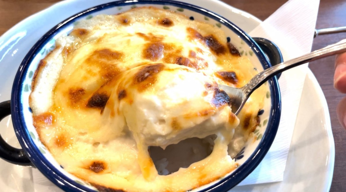 島根県安来市にあるジェラート&レストラン「ワライカワセミ」のサケのドリア