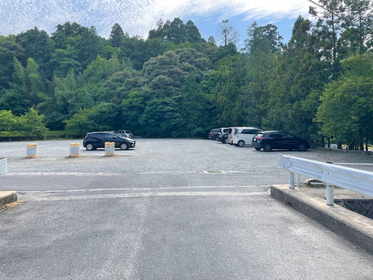 島根県松江市にある八重垣神社の裏手の駐車場