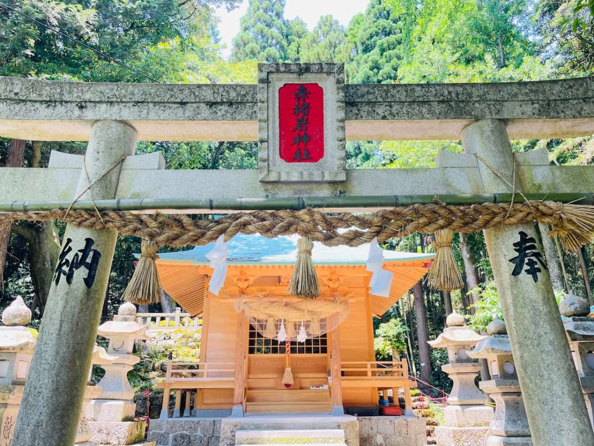 鳥取県西伯郡南部町にある赤猪岩神社