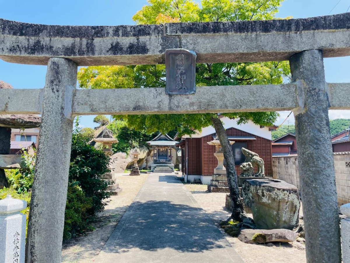 島根県安来市にある月形神社