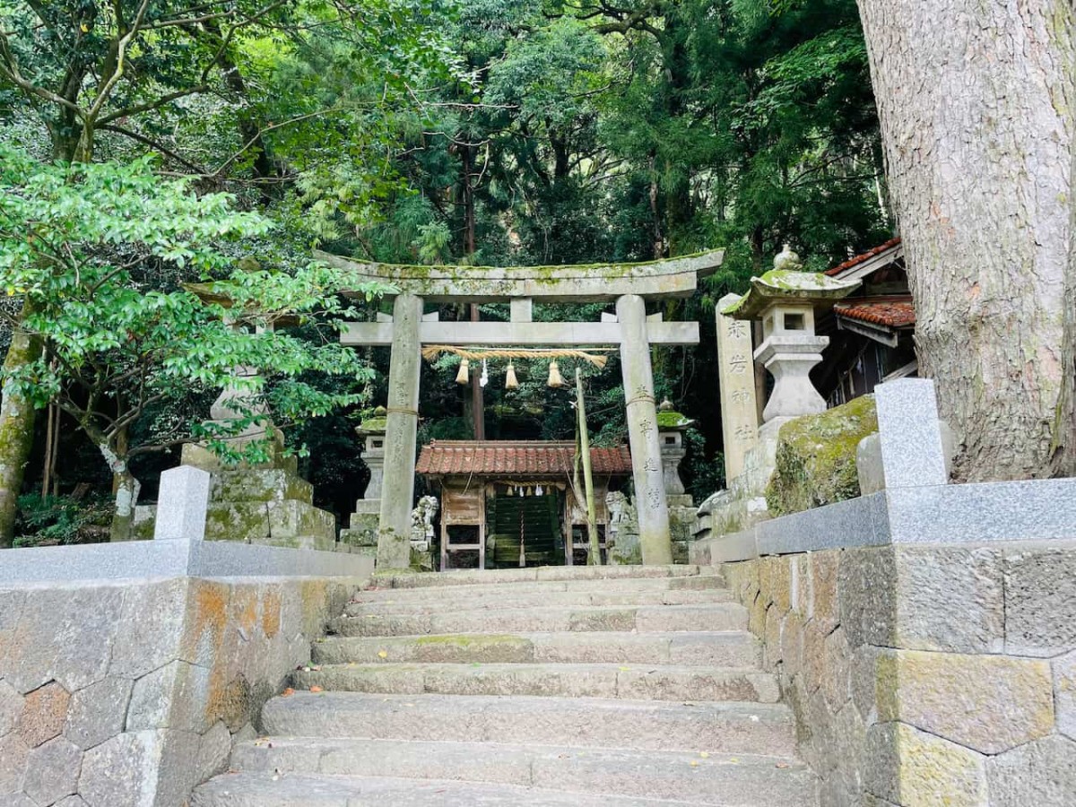 西伯郡伯耆町にある赤岩神社の入口