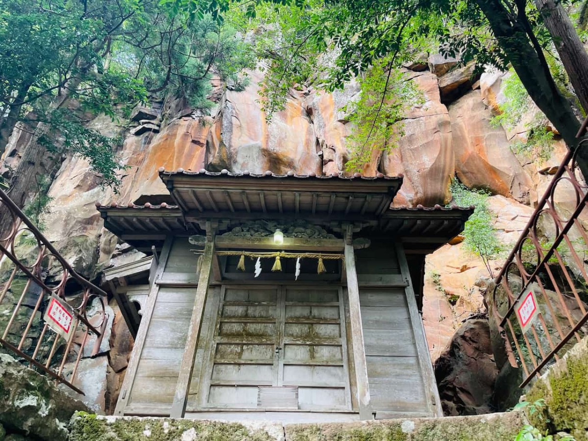 西伯郡伯耆町にある赤岩神社の本殿