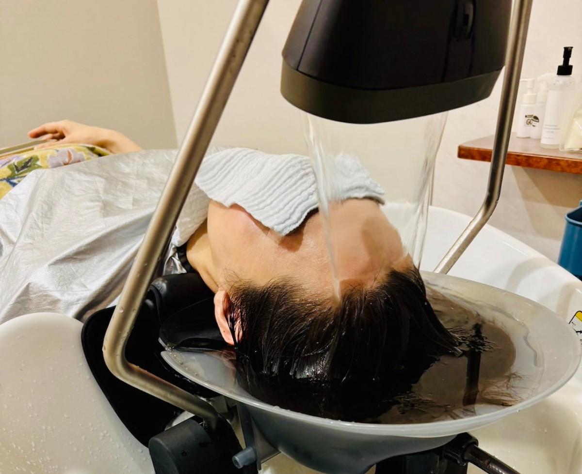 西伯郡南部町にある『hair salon Maru。』の頭浸浴