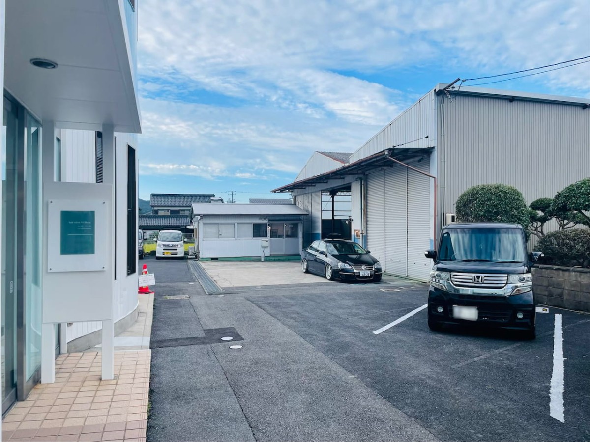 鳥取県西伯郡南部町にある『hair salon Maru。』の駐車場
