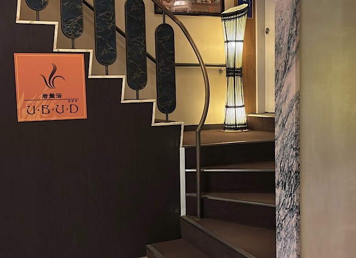 島根県出雲市の『ホテルリッチガーデン』岩盤浴施設への階段