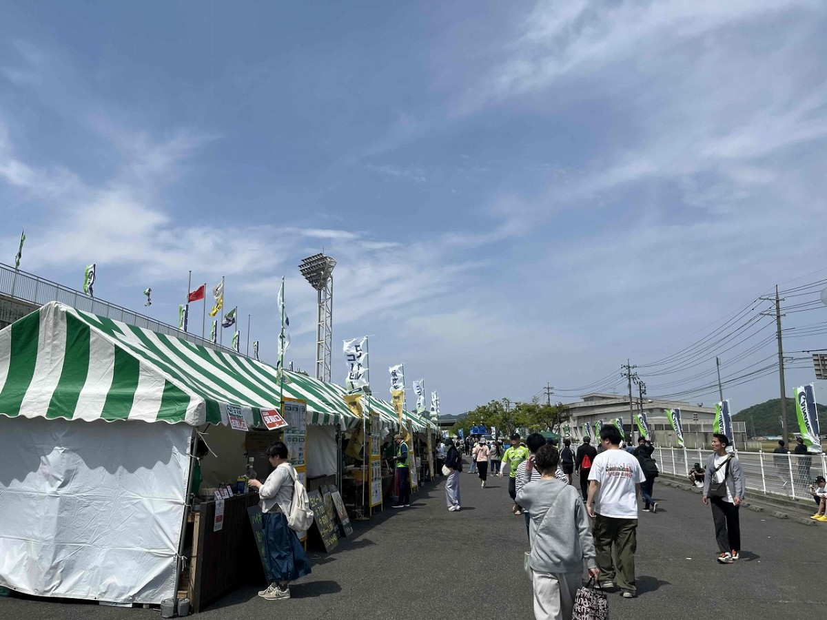 鳥取県鳥取市にある「Axisバードスタジアム」でのホームゲーム開催時のスタジアムグルメエリア