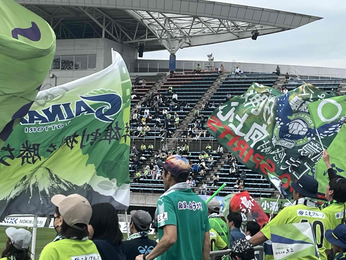 鳥取県鳥取市にある「Axisバードスタジアム」でのホームゲーム開催時の応援席