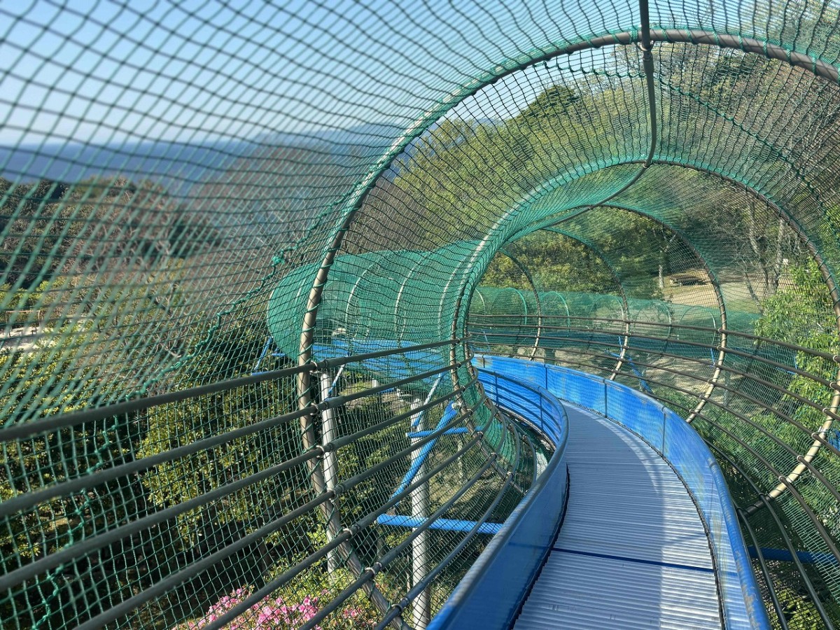 島根県出雲市にある『手引ヶ丘公園』のローラースライダー