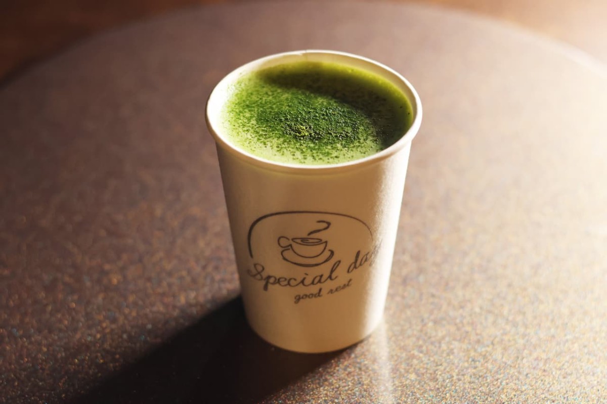 島根県松江市にあるカフェ『ぐりはまっちゃ』の「抹茶ラテ（ホット）」