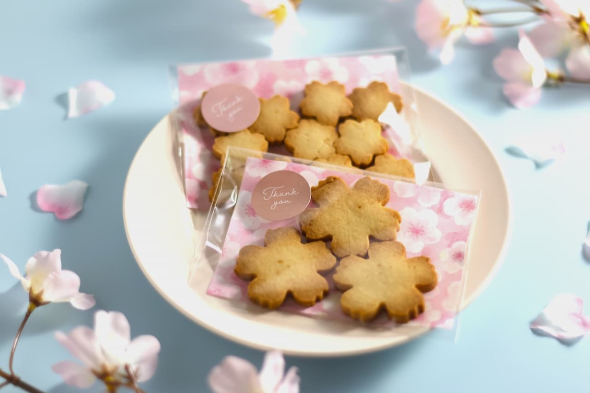 島根県松江市『永江製粉』「匠の米粉」で作った花形クッキー