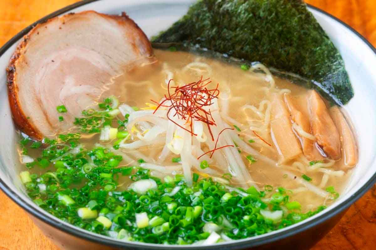 米子市 牛骨ラーメンの代表格 麺屋無双 で牛のうま味したたる一杯を堪能 日刊lazuda ラズダ 島根 鳥取 を知る 見る 食べる 遊ぶ 暮らすwebマガジン