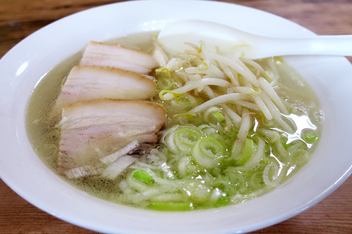 人気記事_［松江市］あの老舗がルーツ！専門店じゃないのに旨いラーメン『居酒屋みか』【食べなきゃソンソン！vol36】