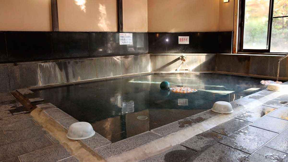 島根県出雲市にある人気日帰り温泉『ひかわ美人の湯』の湯船
