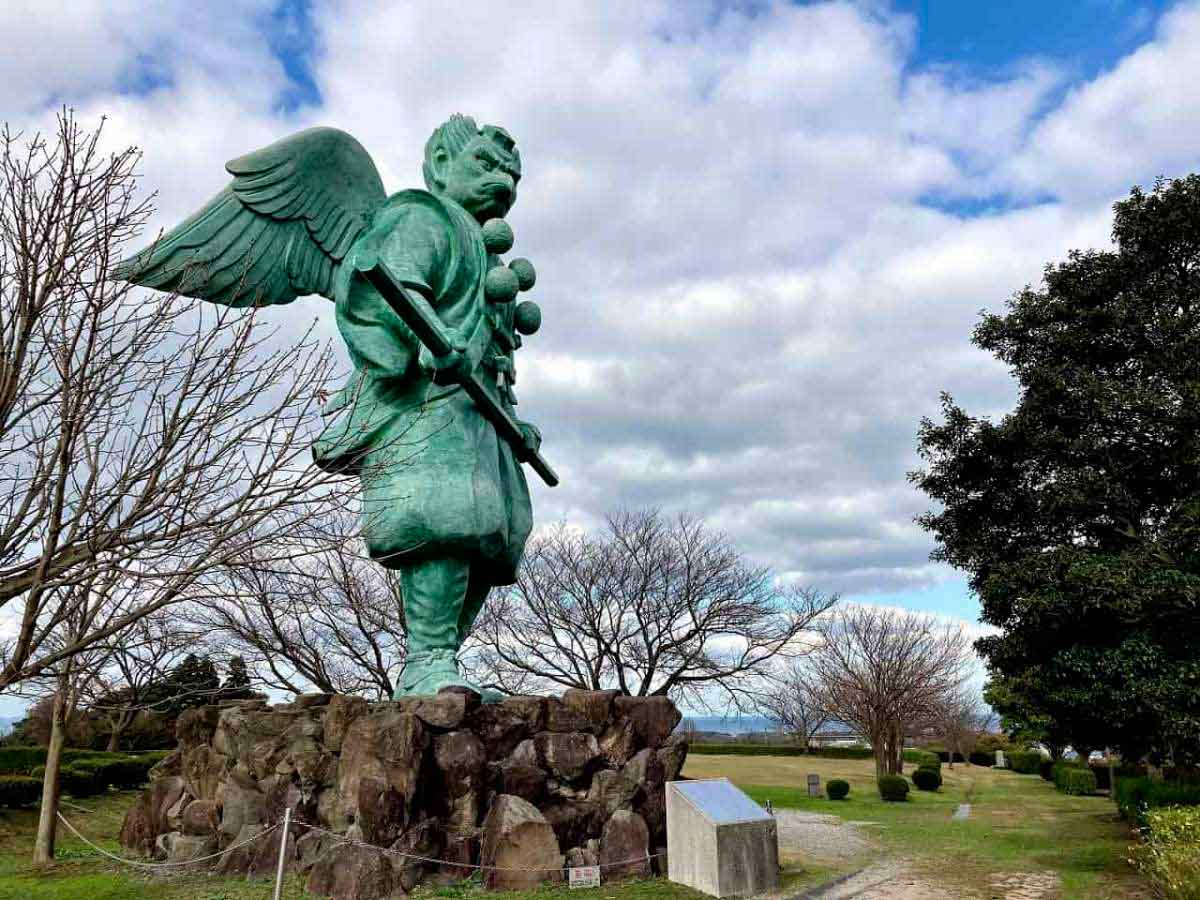 鳥取県西伯郡大山町にある『仁王堂公園』のカラス天狗の像