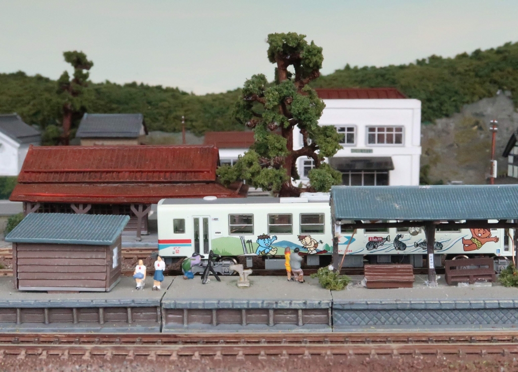 エントランスギャラリー鉄道模型ジオラマ展「ノスタルジアを廻る―山陰のローカル鉄道」(鳥取県鳥取市)の開催情報|日刊Lazuda(ラズダ) 島根・鳥取を知る、見る、食べる、遊ぶ、暮らすWebマガジン 鉄道模型ジオラマ-ローカル線-